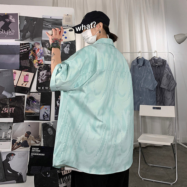 Широк модел лятна риза с джоб и преливащи се цветове