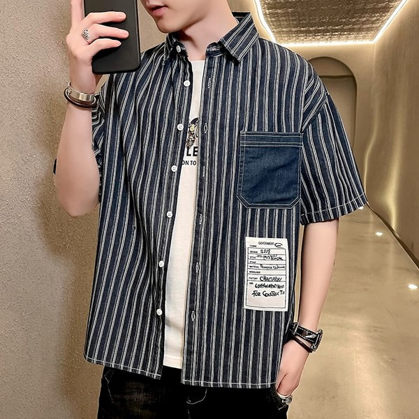 Раирана мъжка риза с джоб и емблема