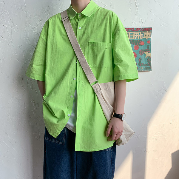 Изчистен модел едноцветна риза с копчета