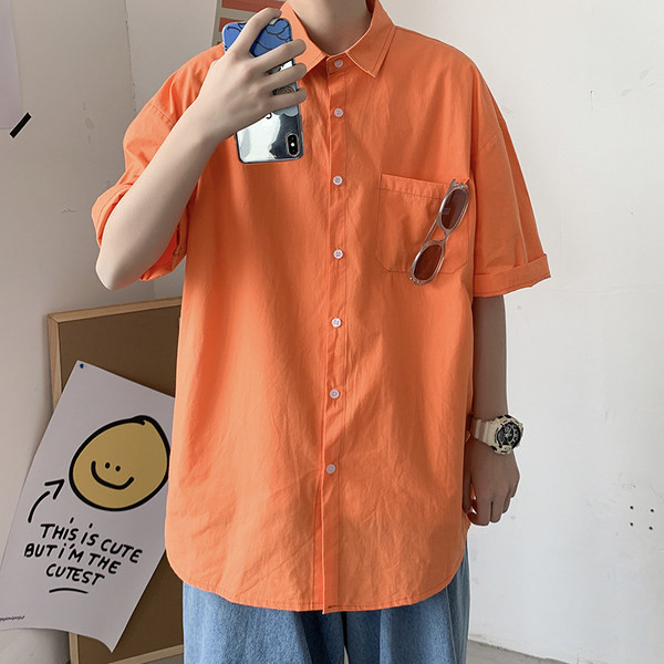 Изчистен модел едноцветна риза с копчета