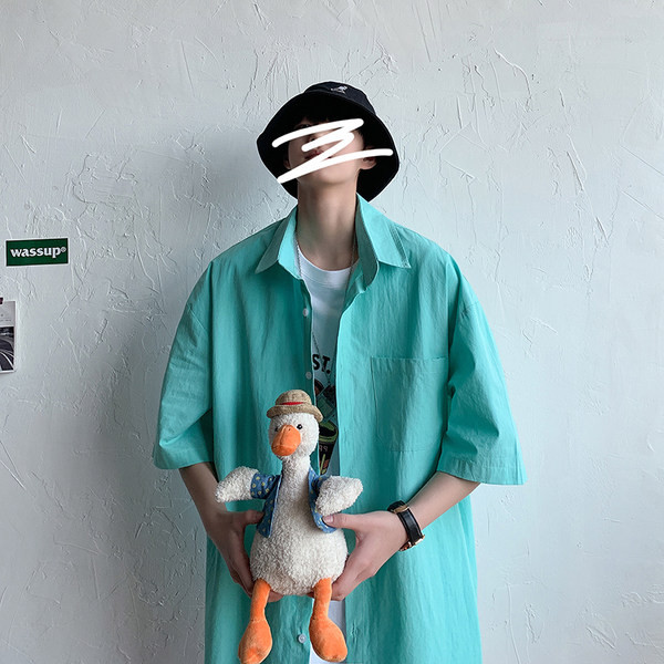 Изчистен модел едноцветна риза с копчета