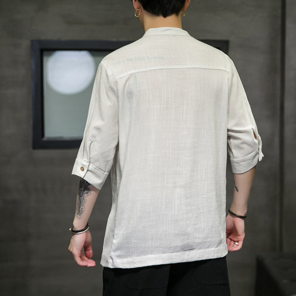 Изчистен модел мъжка риза с джоб и ниска яка