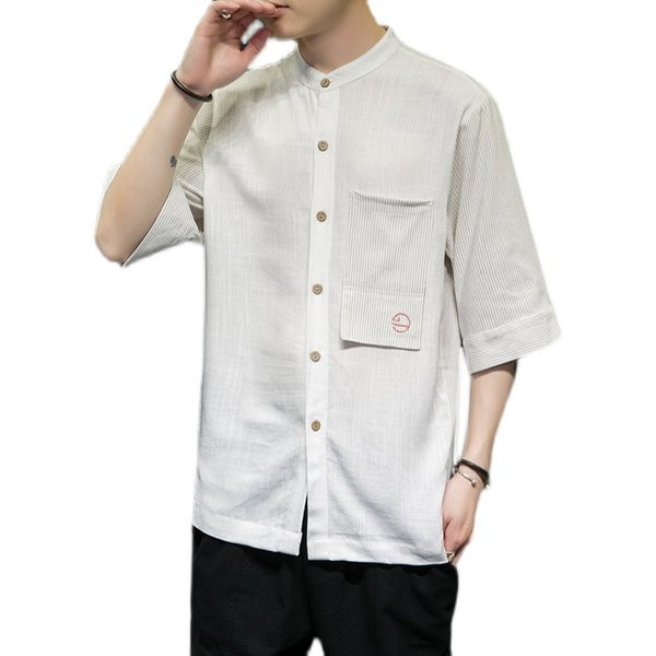 Изчистен модел мъжка риза с джоб и ниска яка