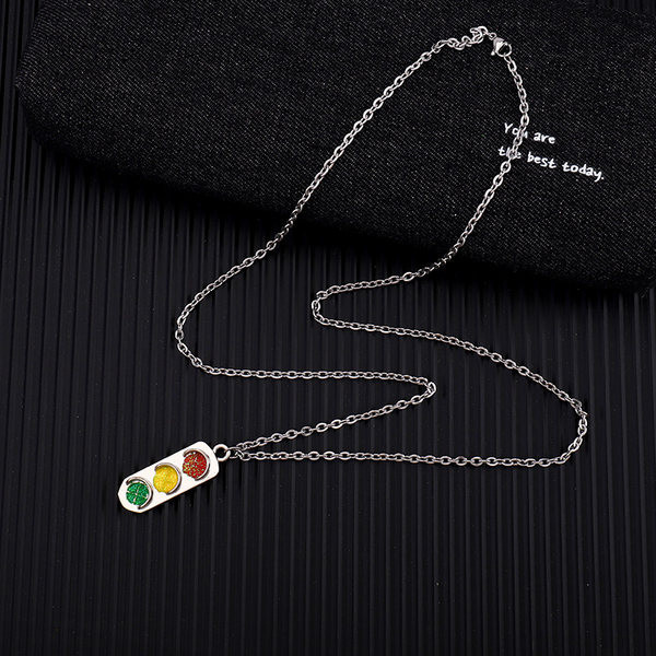 Актуална мъжка стоманена верижка с висулка светофар