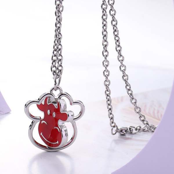 Модерна мъжка вержка с висулка глава на бик