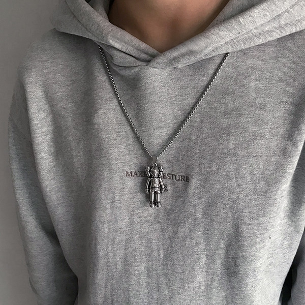 Модерна мъжка верижка с висулка кукла