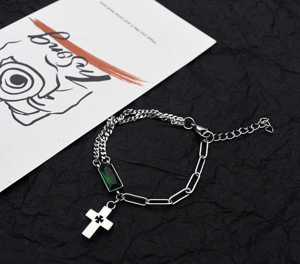 Стилна мъжка гривна с декоративен камък и висулка кръст