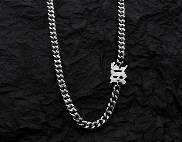 Aktualni muški obični model s čeličnim lancem