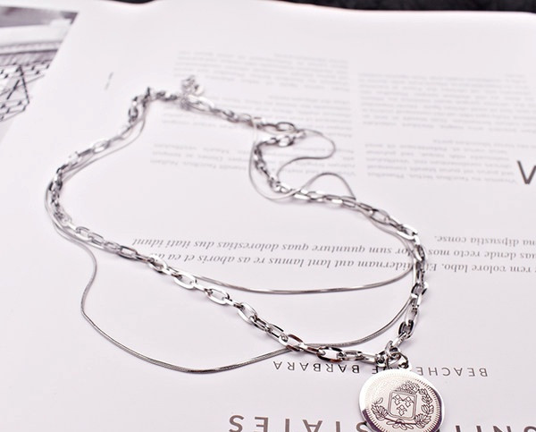 Dugi moderni čelični lanac s privjeskom