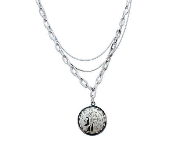 Dugi moderni čelični lanac s privjeskom