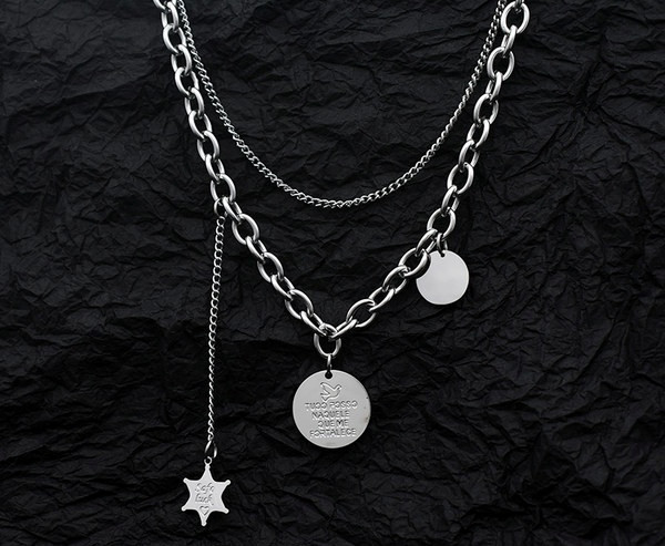 Aktualan muški čelični lančić s privjescima