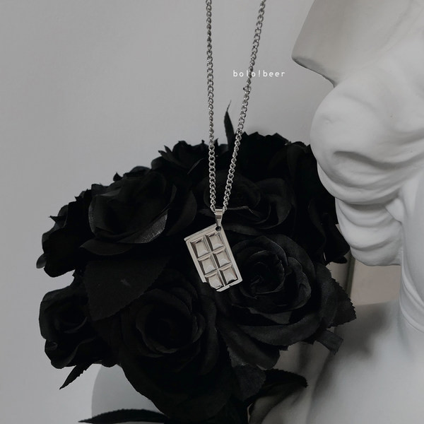 Muški aktualni dugi model lančića s privjeskom