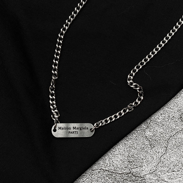Moderan muški čelični lančić s natpisom