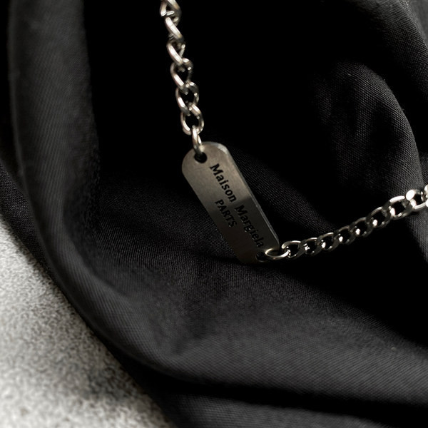 Moderan muški čelični lančić s natpisom