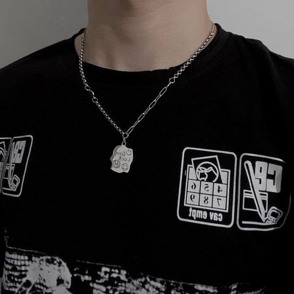 Moderan muški lanac s privjeskom i natpisom Sretno