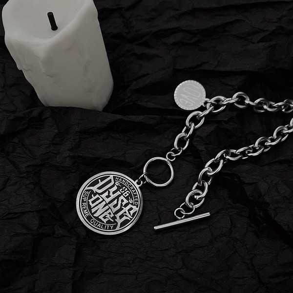 Muški elegantni čelični lančić s privjescima