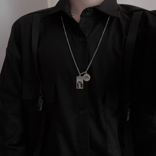 Aktualan muški dugi lančić sa dva privjeska