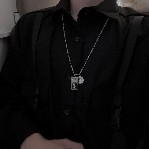 Aktualan muški dugi lančić sa dva privjeska