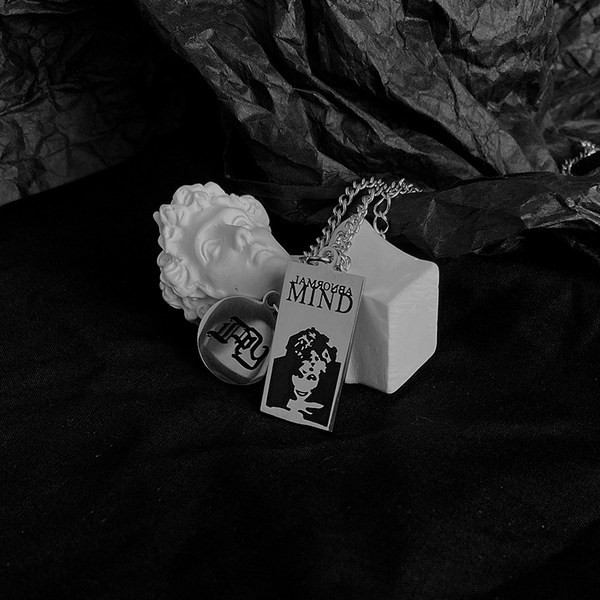 Aktualan muški dugi lančić sa dva privjeska