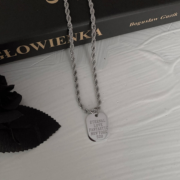 Καθημερινή ανδρική αλυσίδα με μενταγιόν και επιγραφή