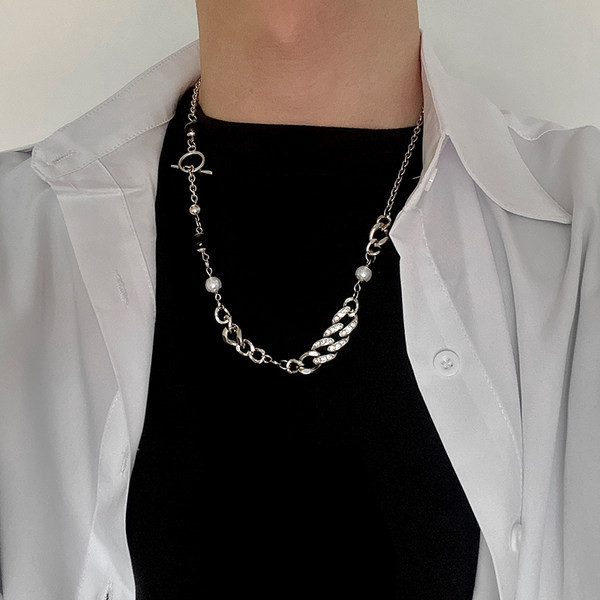 Aktualan muški lanac sa ukrasnim perlama