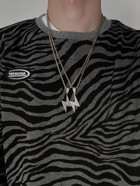 Moderan muški lanac s privjeskom u obliku munje