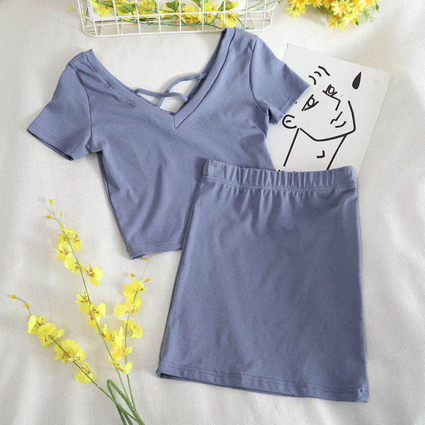 Moderan komplet iz dva dijela - suknja i majica