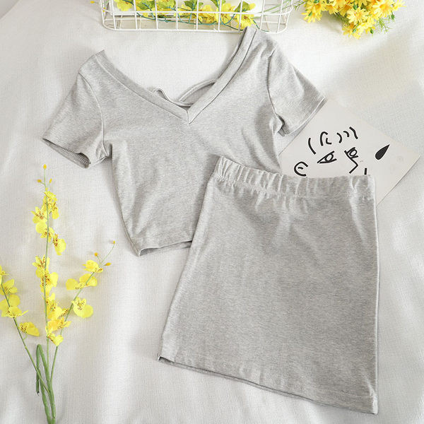 Moderan komplet iz dva dijela - suknja i majica