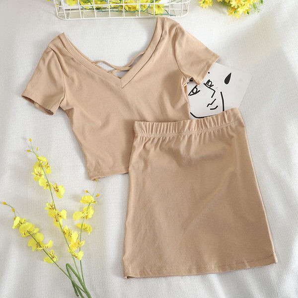 Moderan komplet iz dva dijela - suknja i majica