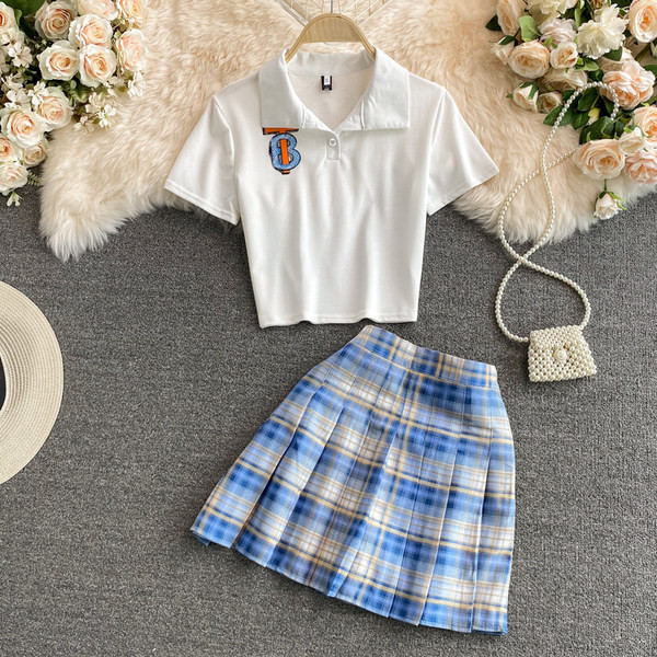 Ženski komplet iz dva dijela sa klasičnom kragnom i visokim strukom