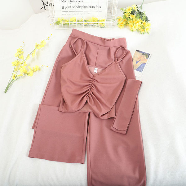 Novi model ženskog kompleta iz dva dijela - majica bez rukava i hlače