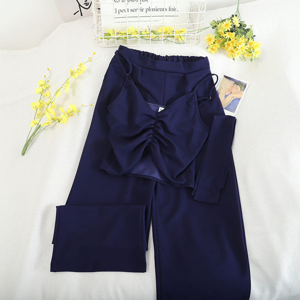 Novi model ženskog kompleta iz dva dijela - majica bez rukava i hlače