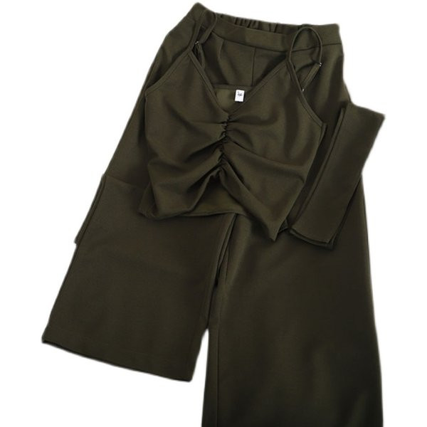 Novi model ženskog kompleta iz dva dijela - majica bez rukava i hlače