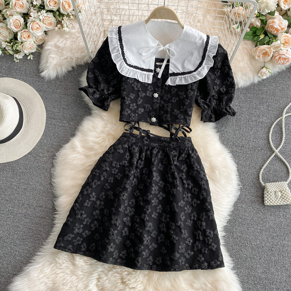 Ženski moderan komplet s trakom i kratkim rukavima