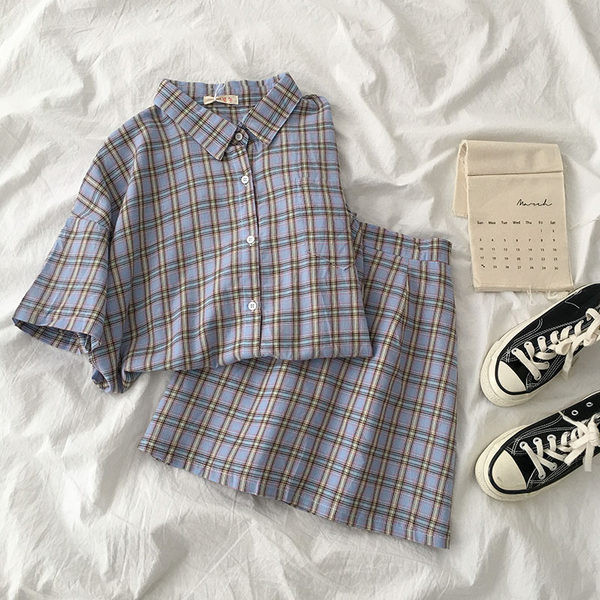 Karirani ženski komplet s gumbima