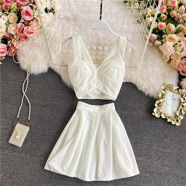 Vasaras sieviešu komplekts no divām daļām ar krusteniskām siksnām