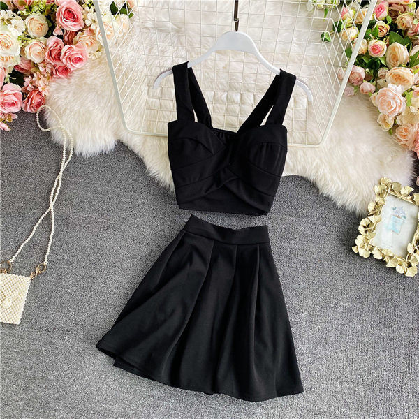 Vasaras sieviešu komplekts no divām daļām ar krusteniskām siksnām