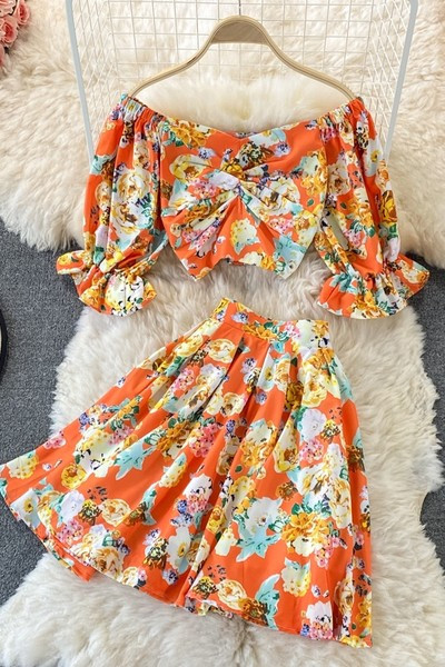 Ženski set od dva dijela sa cvjetnim uzorkom pogodan za ljeto