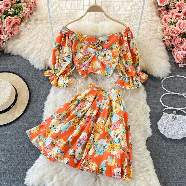 Ženski set od dva dijela sa cvjetnim uzorkom pogodan za ljeto