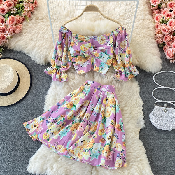 Ženski set od dva dijela sa cvjetnim uzorkom pogodan za ljeto