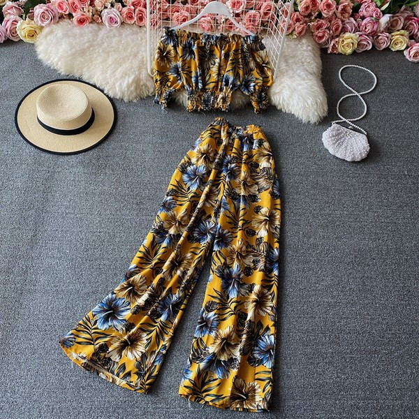 Ljetni ženski komplet sa cvjetnim uzorkom - dvodijelni