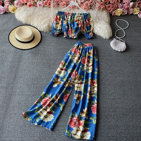 Ljetni ženski komplet sa cvjetnim uzorkom - dvodijelni
