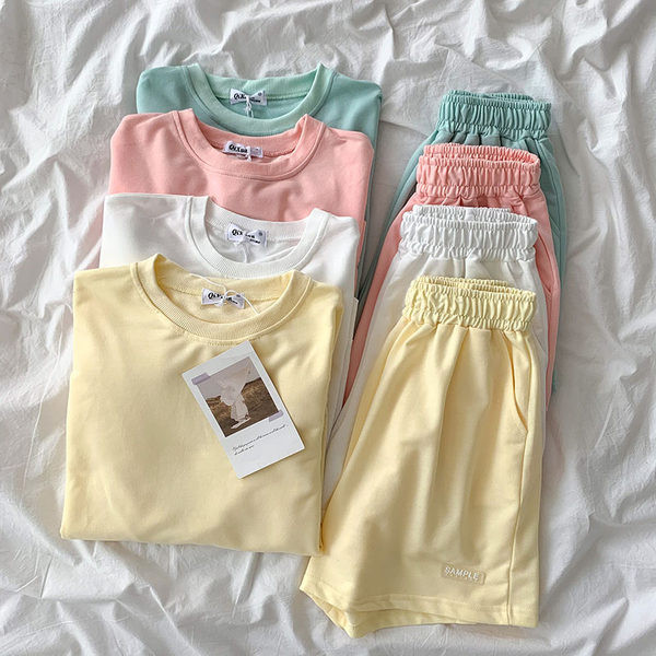 Ženski casual set iz dva dijela - majica i kratke hlače