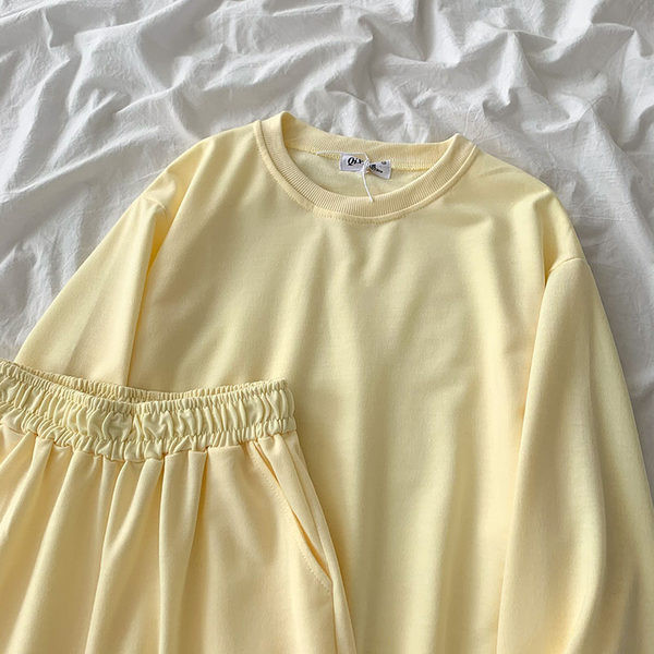 Ženski casual set iz dva dijela - majica i kratke hlače