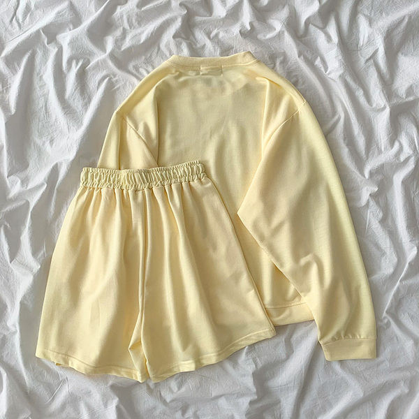 Ženski casual set iz dva dijela - majica i kratke hlače