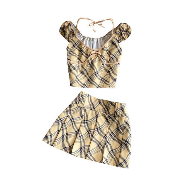 Novi model ženskog kompleta u bež boji - dvodijelni