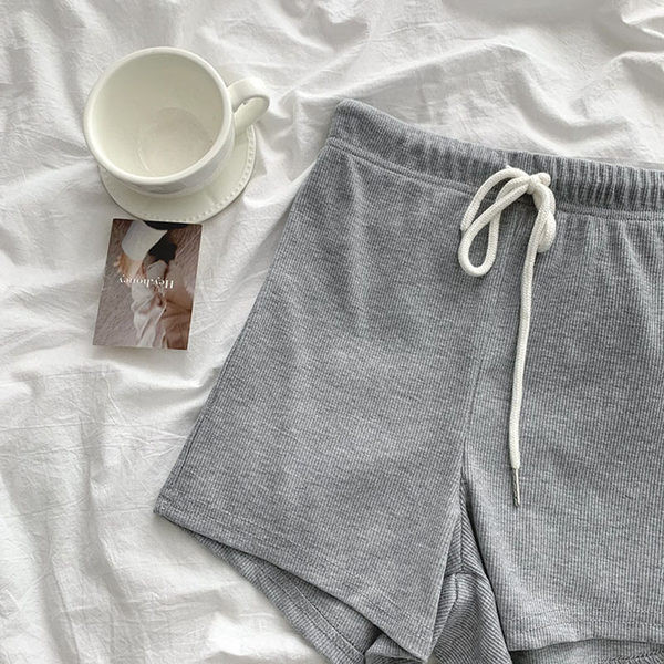 Dnevni ženski komplet iz dva dijela sa vezama