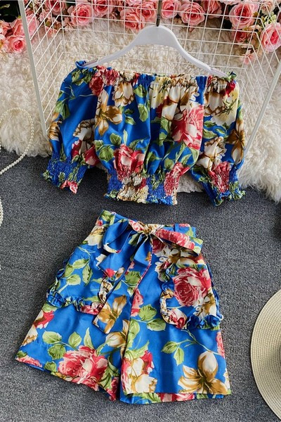 Ženski komplet iz dva dijela sa cvjetnim uzorkom