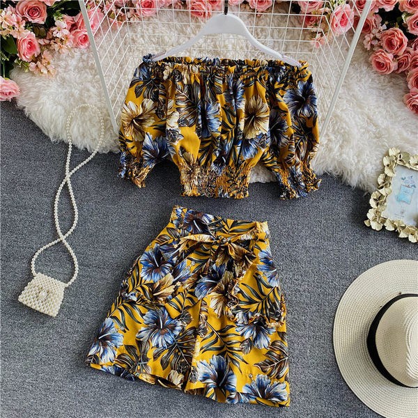 Ženski komplet iz dva dijela sa cvjetnim uzorkom