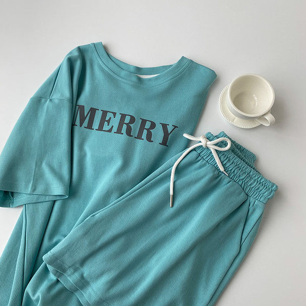 Dnevni set s natpisom i linkovima